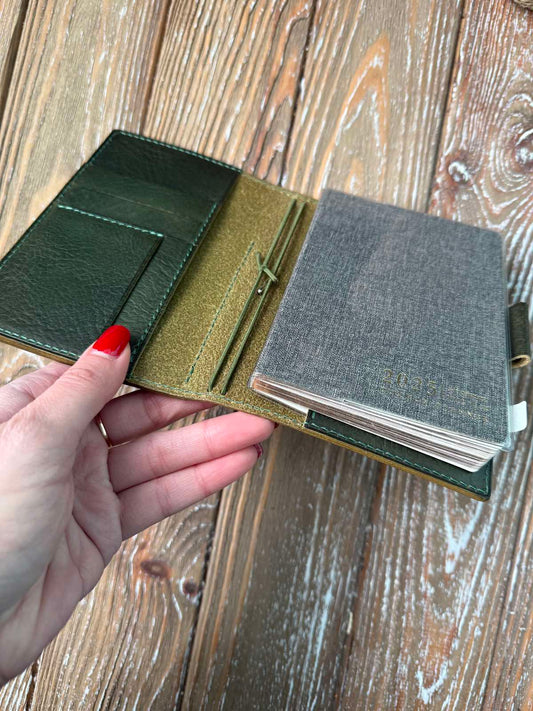 Ready to Ship Passport Leather Cover – Mint (Slightly Used)