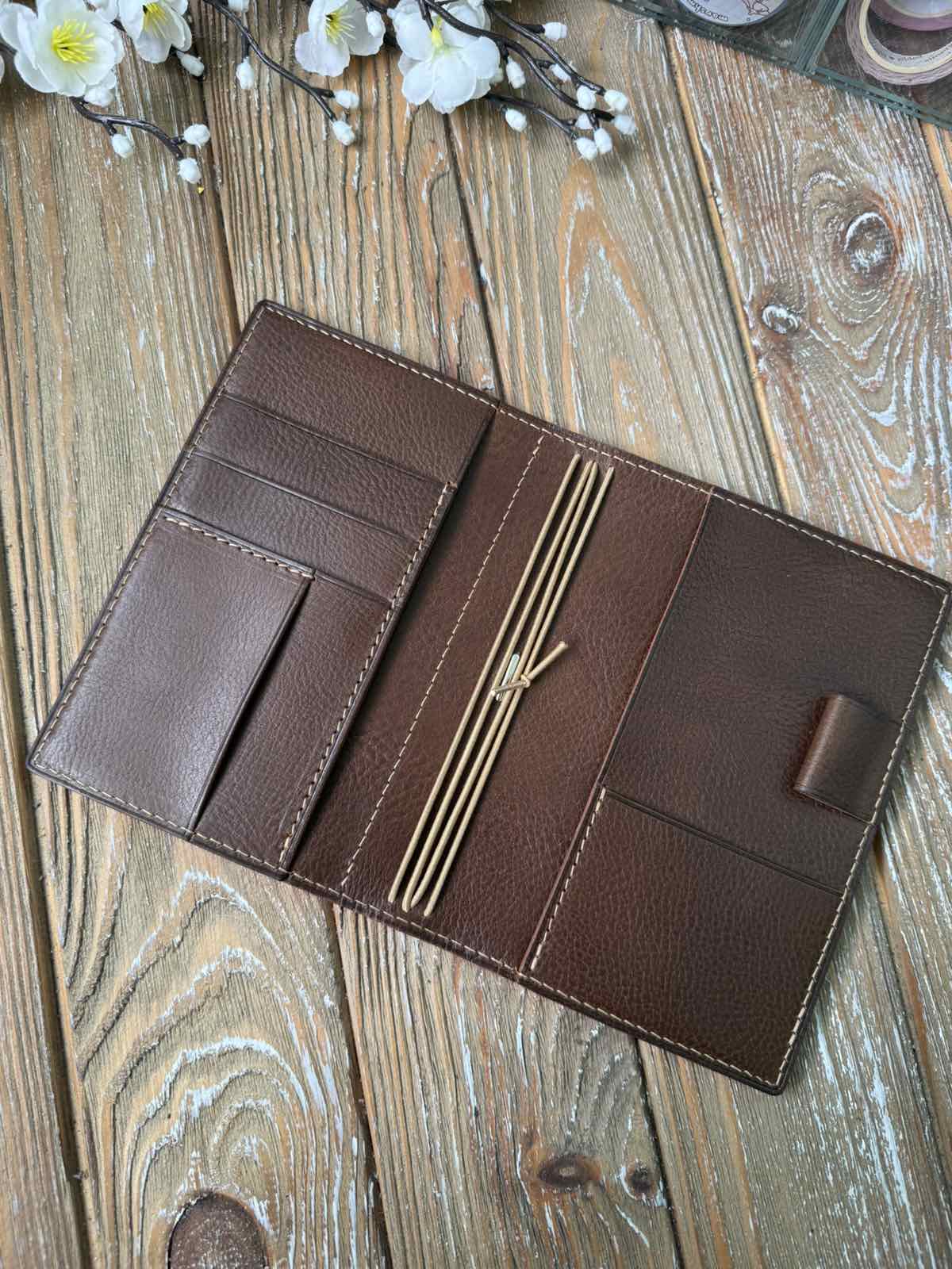 Planner Cover with Vertical Front Pocket | Elastic Closure