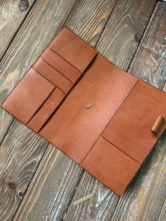 Ready to Ship B6 Slim Leather Cover — Marrone