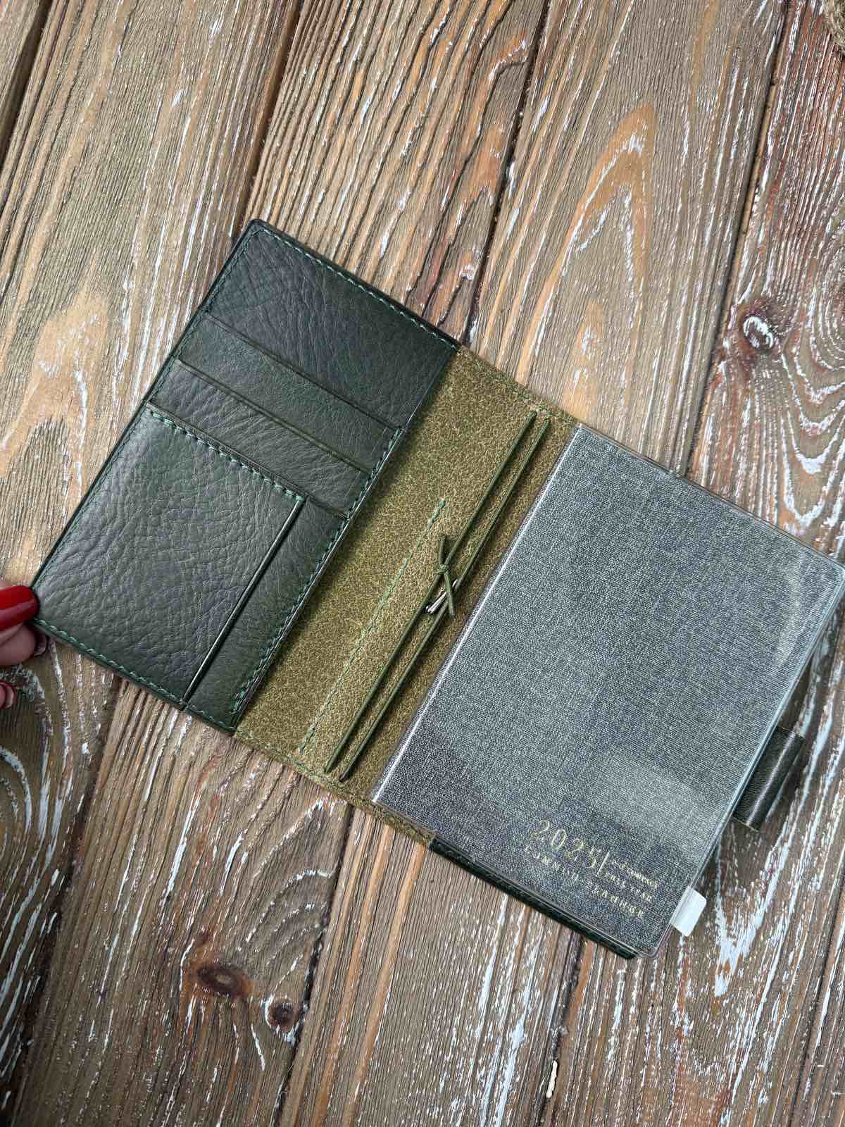 Ready to Ship Passport Leather Cover – Mint (Slightly Used)