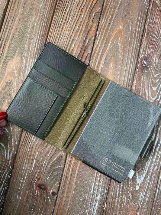 Ready to Ship Passport Leather Cover – Mint (Slightly Used)