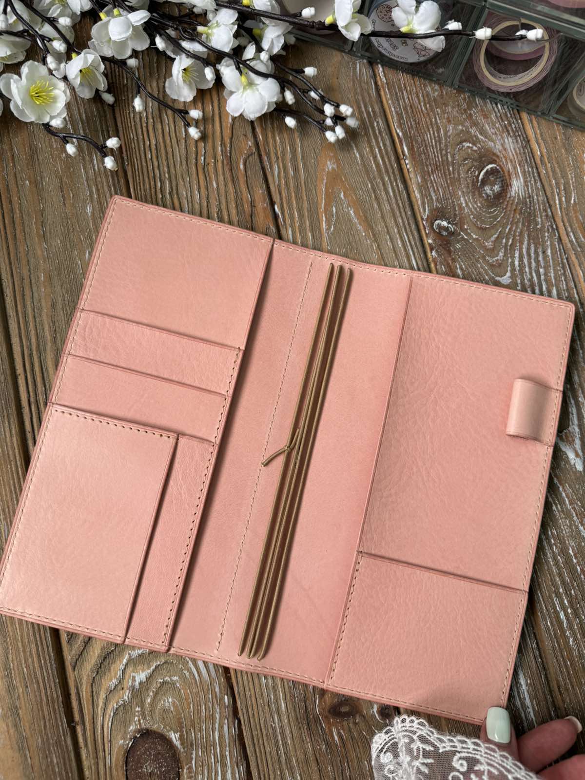 Planner Cover with Vertical Front Pocket | Elastic Closure