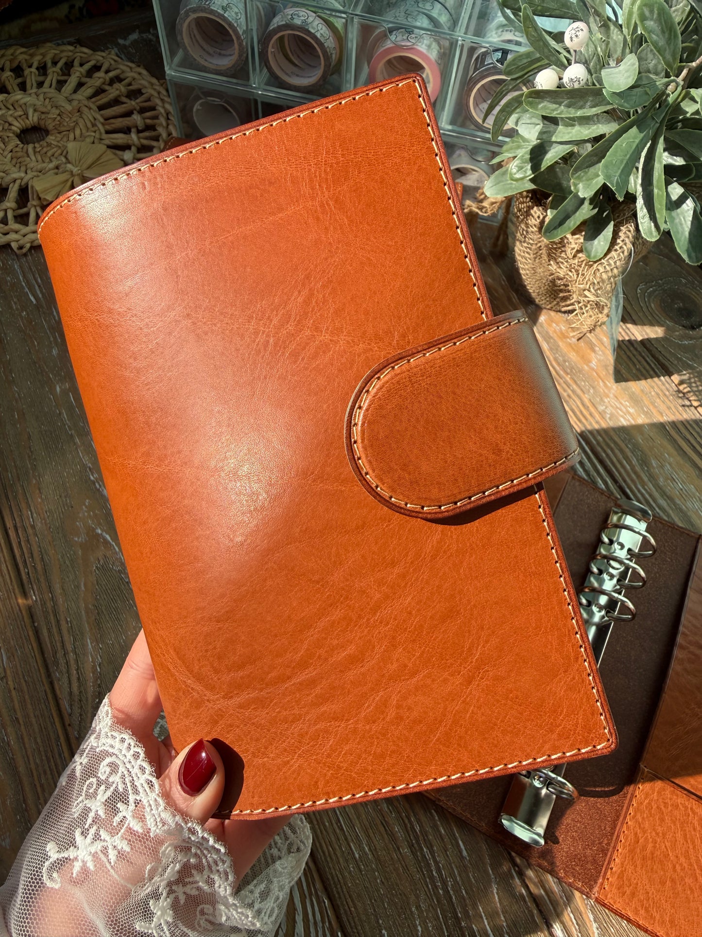Leather Rings Planner Cover Marrone leather outside – Minimalist Binder Cover