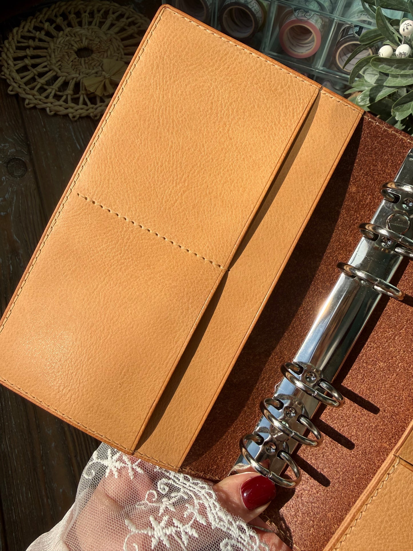 Leather Rings Planner Cover Marrone leather outside – Minimalist Binder Cover