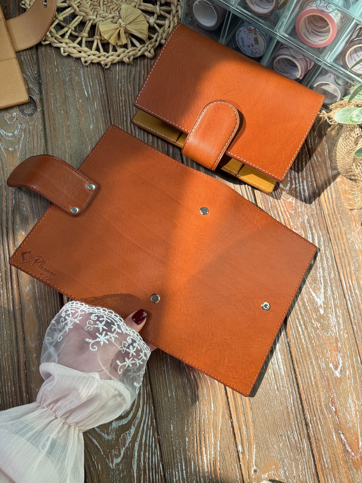 Leather Rings Planner Cover Marrone leather outside – Minimalist Binder Cover