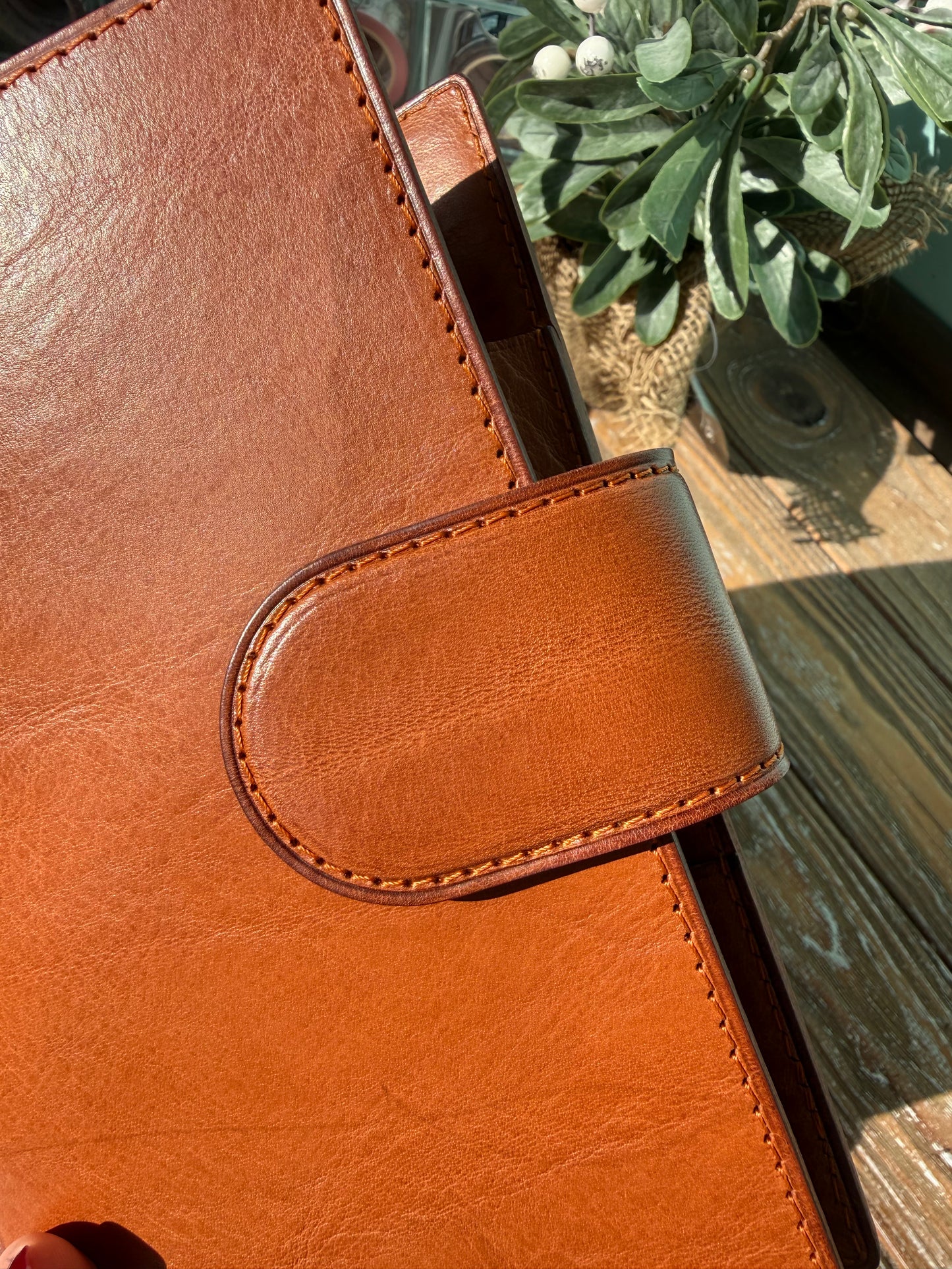 Leather Rings Planner Cover Marrone leather outside – Minimalist Binder Cover
