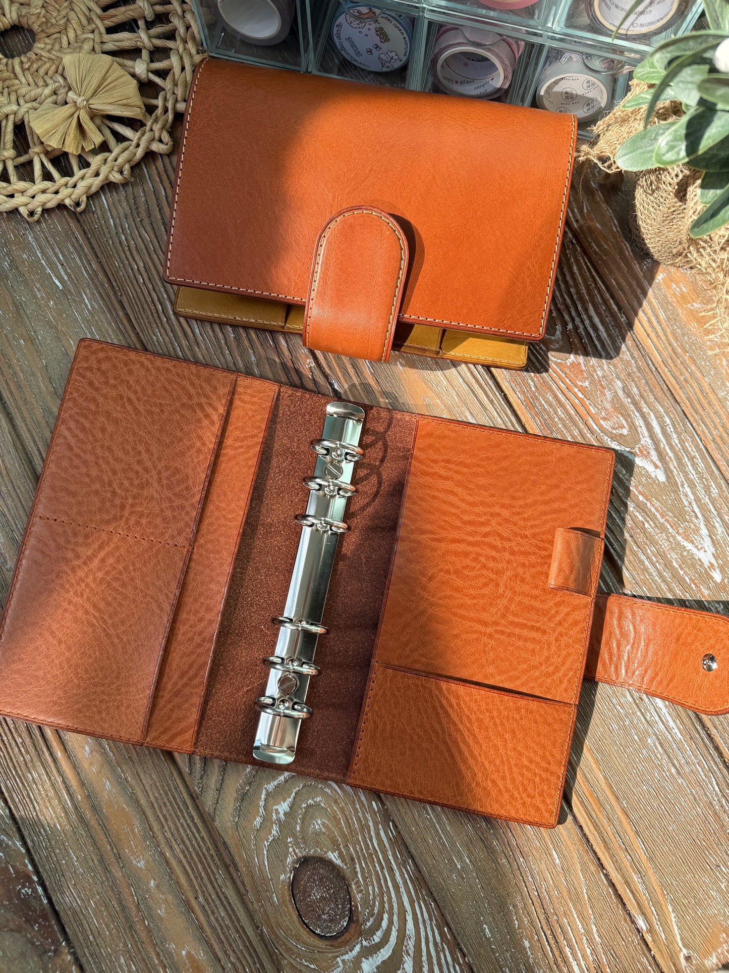 Leather Rings Planner Cover Marrone leather outside – Minimalist Binder Cover