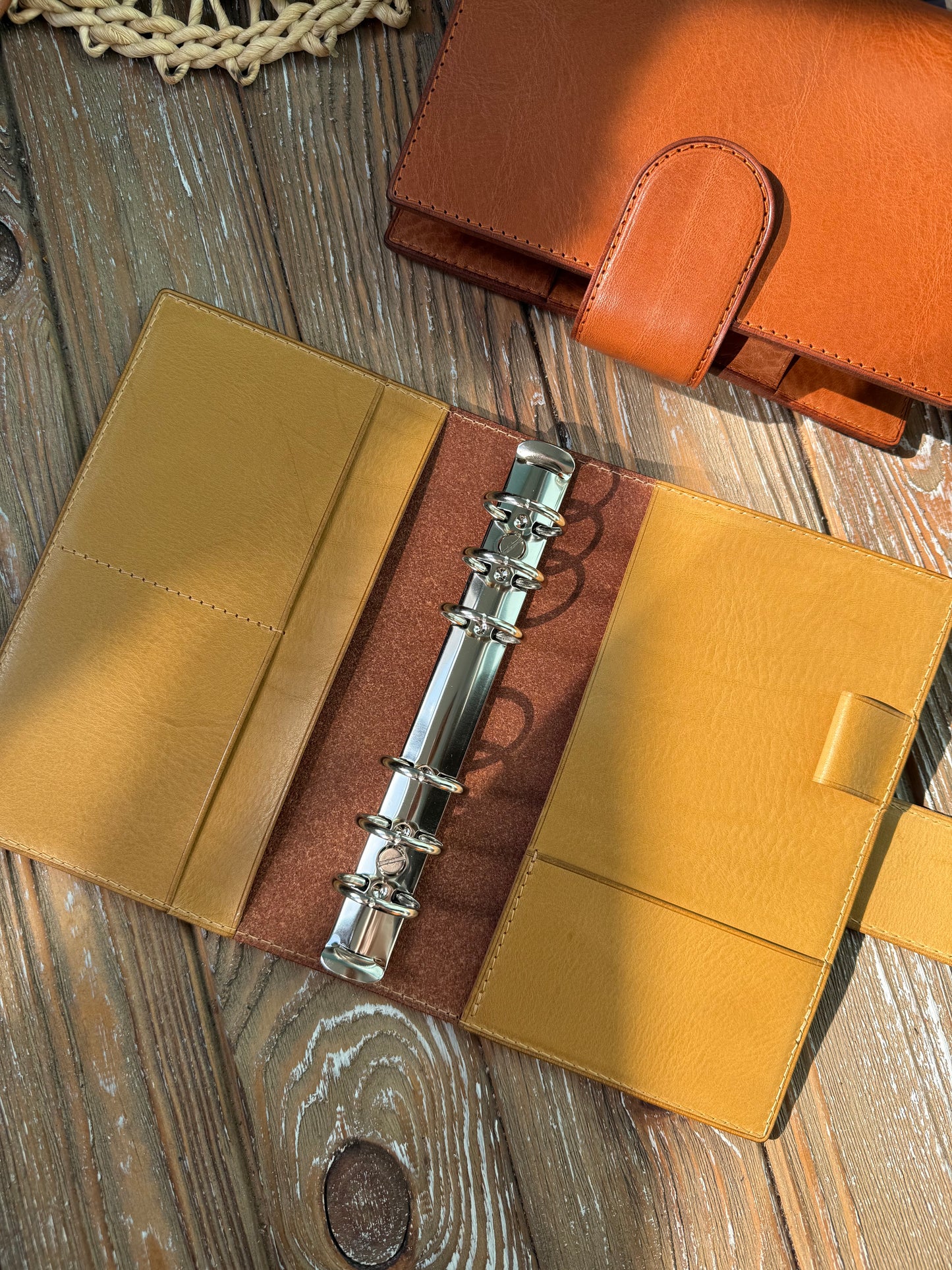 Leather Rings Planner Cover Marrone leather outside – Minimalist Binder Cover