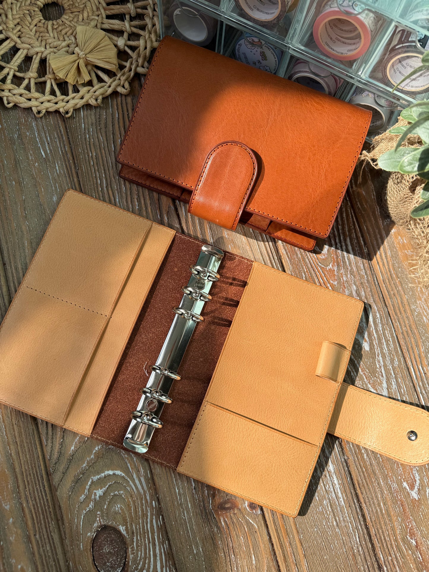 Leather Rings Planner Cover Marrone leather outside – Minimalist Binder Cover