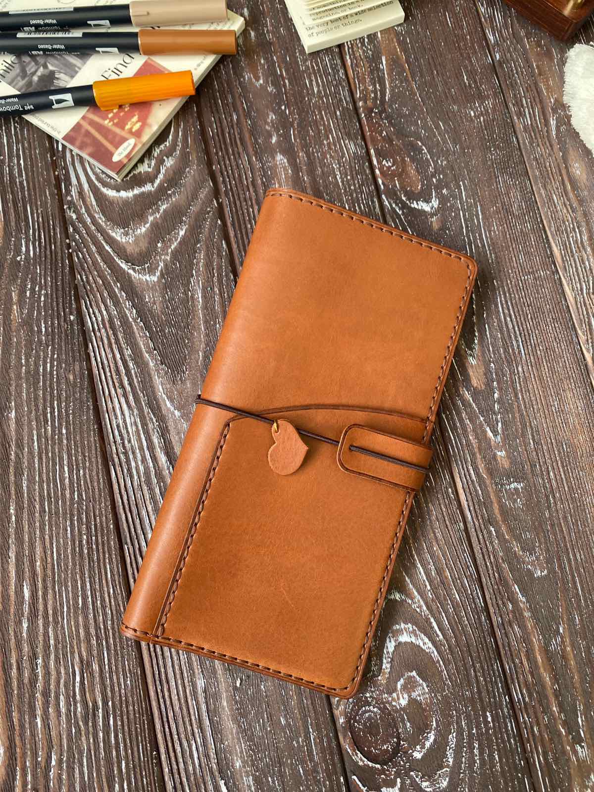 Hobonichi weeks Mega Country Marrone leather cover